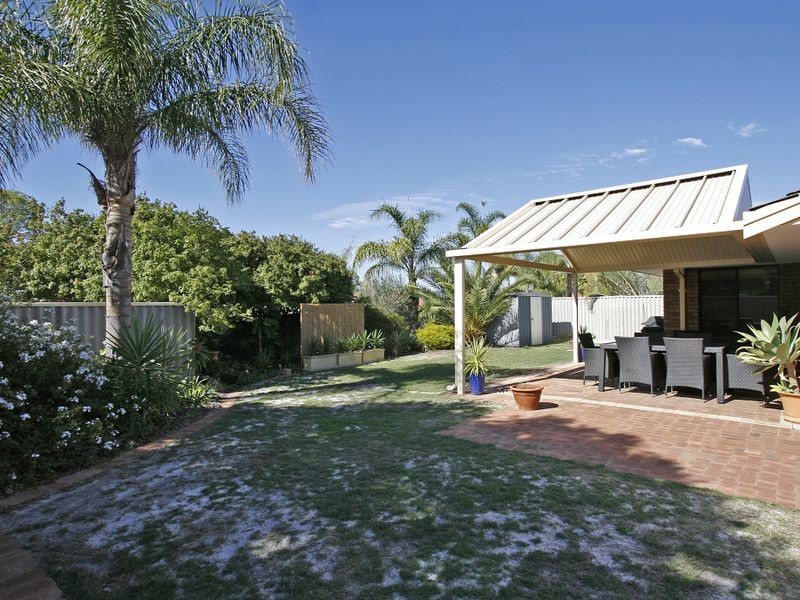 2 Viscount Court, Thornlie WA 6108
