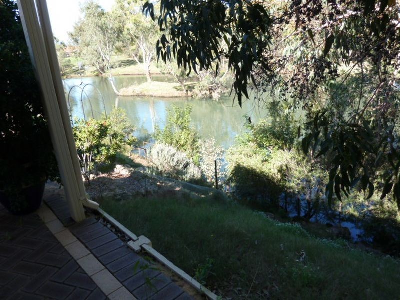 16 Belaring Place, Kenwick WA 6107