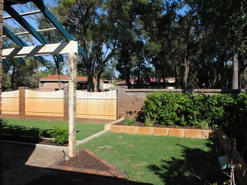 81 Regency Drive, Thornlie WA 6108