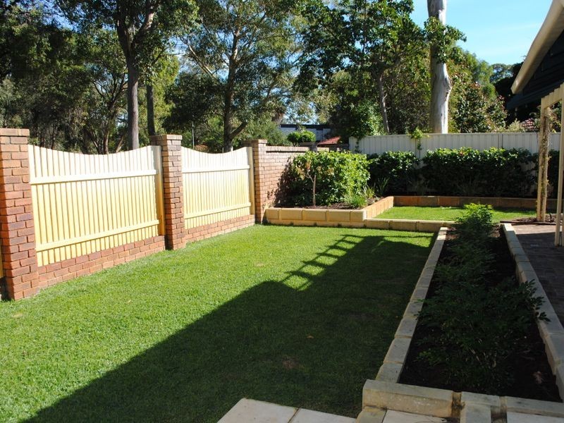 81 Regency Drive, Thornlie WA 6108