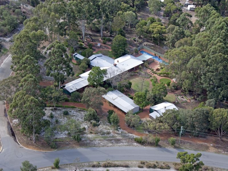 1 Valley Close, Canning Vale WA 6155