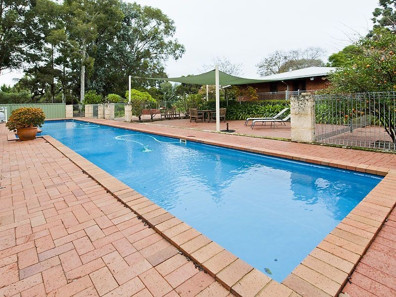 1 Valley Close, Canning Vale WA 6155