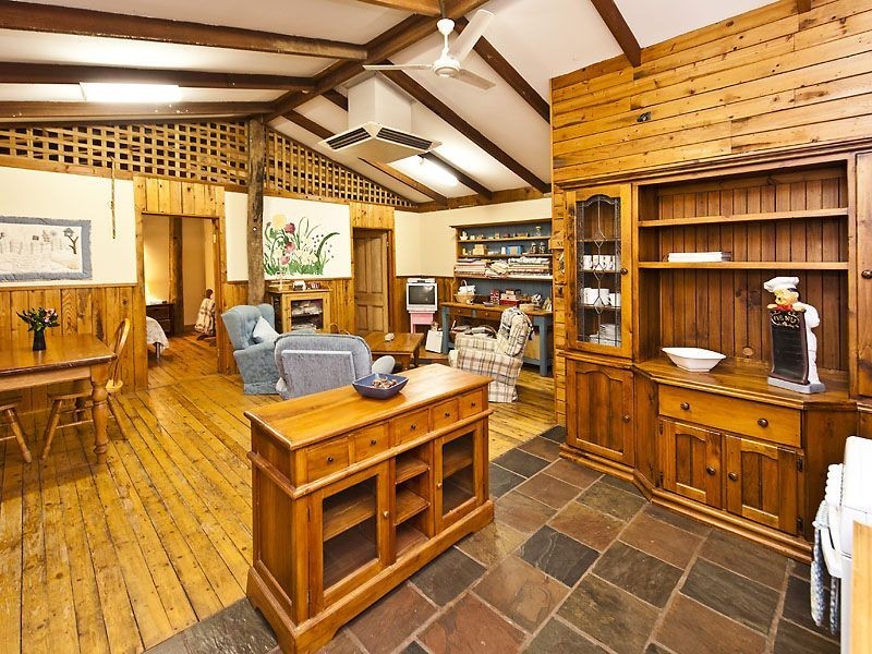 1 Valley Close, Canning Vale WA 6155