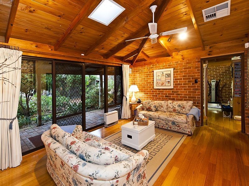 1 Valley Close, Canning Vale WA 6155