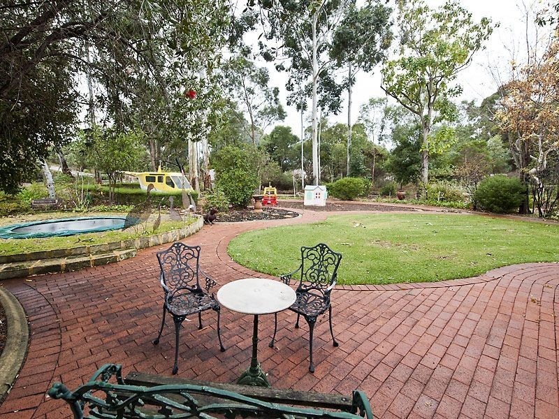 1 Valley Close, Canning Vale WA 6155