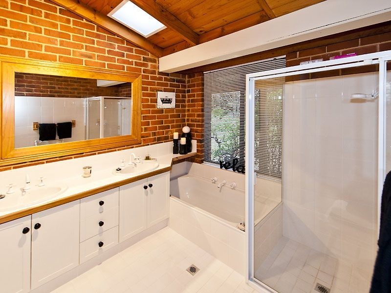 1 Valley Close, Canning Vale WA 6155