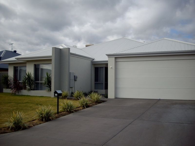 13 Cranbourne Way, Darling Downs WA 6122