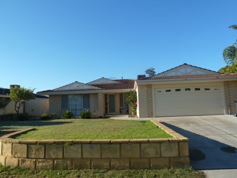 32 Lakeside Drive, Thornlie WA 6108