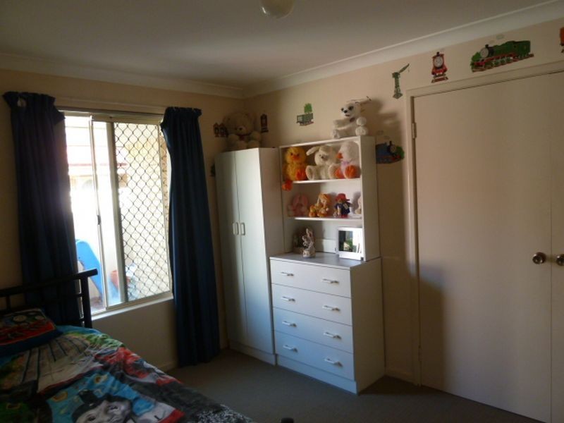 32 Lakeside Drive, Thornlie WA 6108