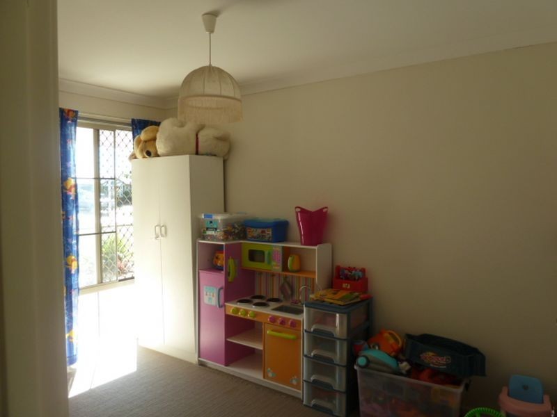 32 Lakeside Drive, Thornlie WA 6108