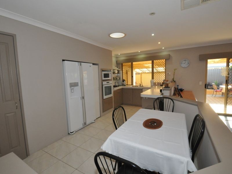 53 Tea Tree Way, Thornlie WA 6108