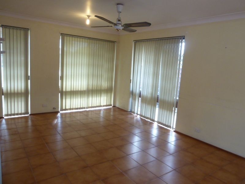 25 Jacobsen Way, Thornlie WA 6108