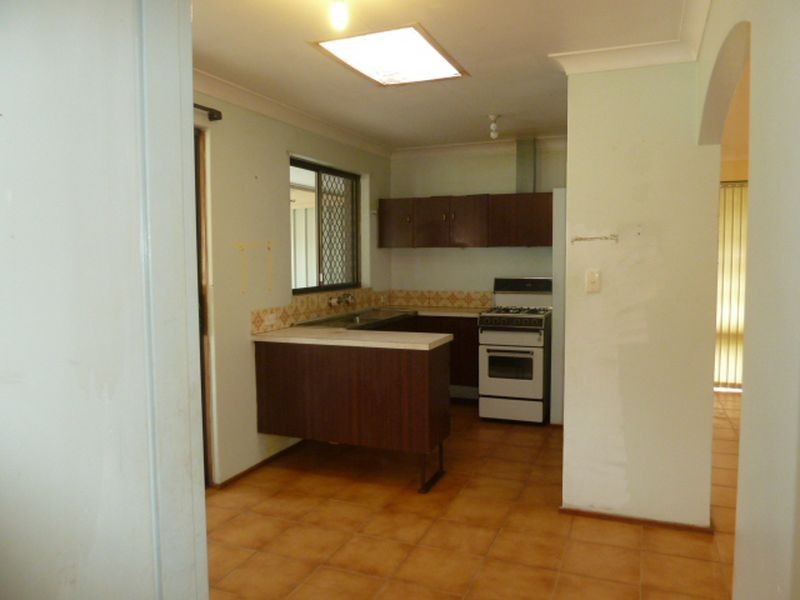 25 Jacobsen Way, Thornlie WA 6108