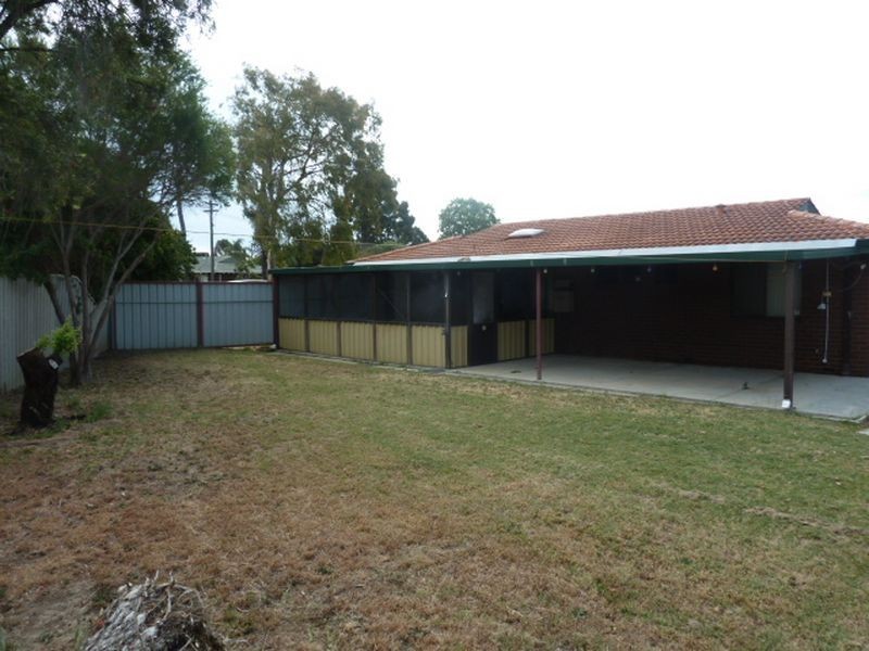 25 Jacobsen Way, Thornlie WA 6108