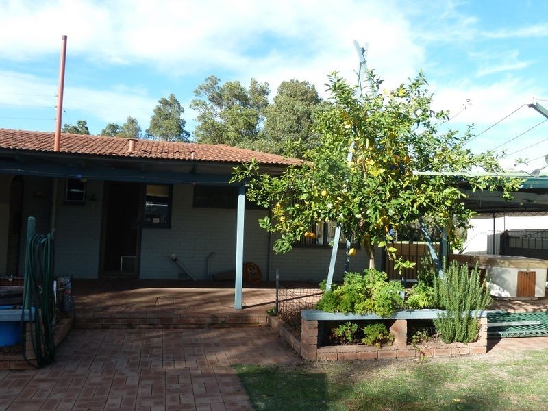 16 Glyndebourne Avenue, Thornlie WA 6108