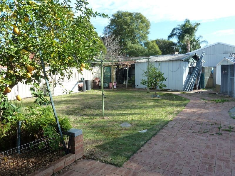 16 Glyndebourne Avenue, Thornlie WA 6108