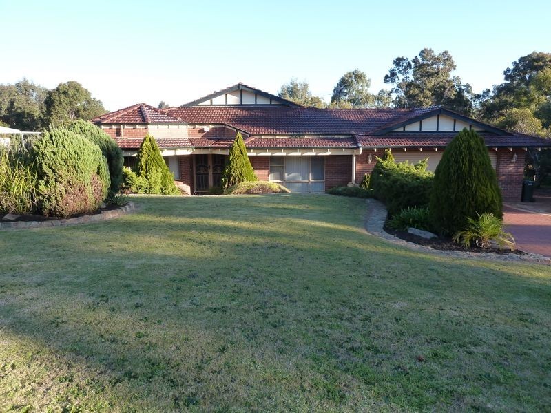 16 Waterside Pass, Darling Downs WA 6122