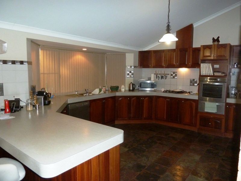 16 Waterside Pass, Darling Downs WA 6122