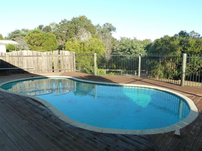 16 Waterside Pass, Darling Downs WA 6122