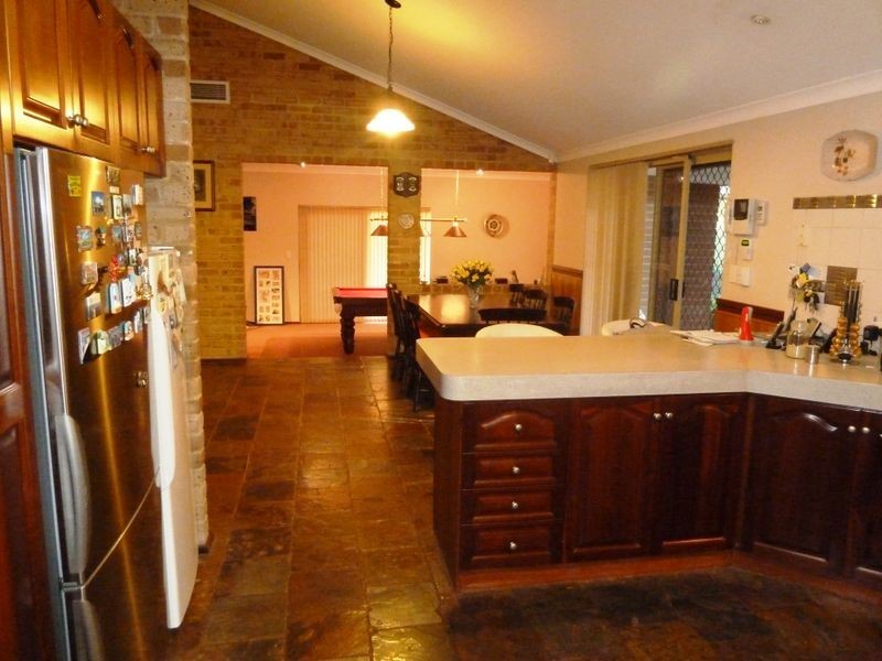 16 Waterside Pass, Darling Downs WA 6122