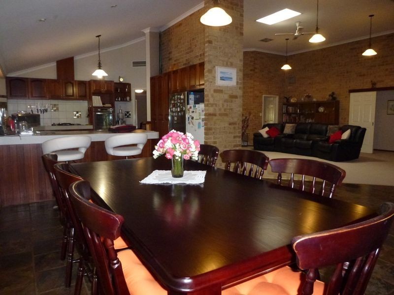 16 Waterside Pass, Darling Downs WA 6122