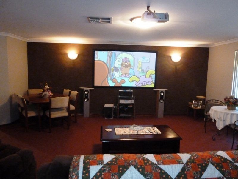 16 Waterside Pass, Darling Downs WA 6122