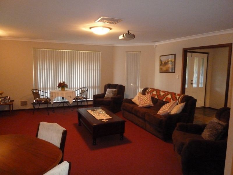 16 Waterside Pass, Darling Downs WA 6122