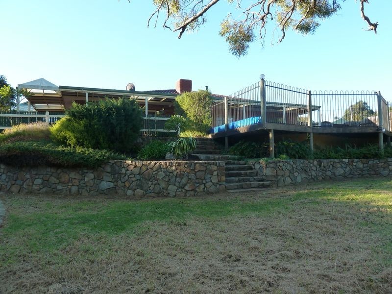 16 Waterside Pass, Darling Downs WA 6122