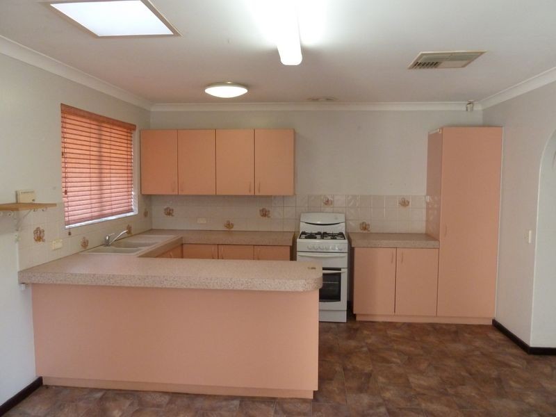 45 McNamara Drive, Thornlie WA 6108