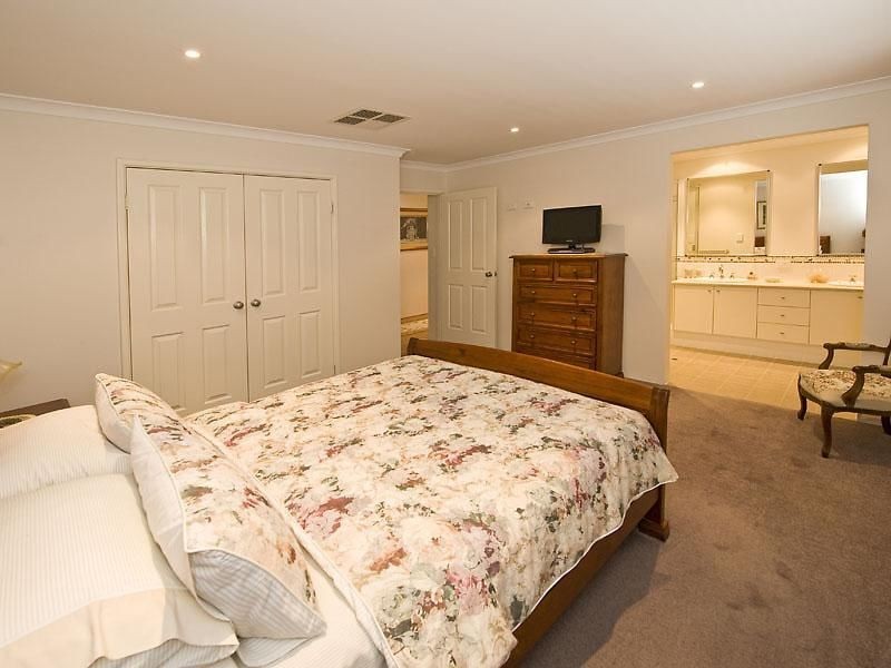 8 Mildura Way, Harrisdale WA 6112