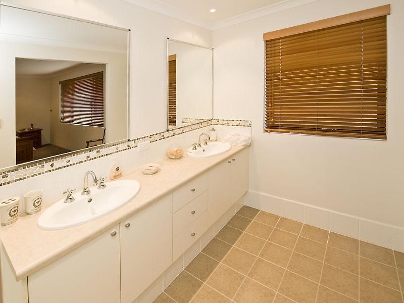 8 Mildura Way, Harrisdale WA 6112
