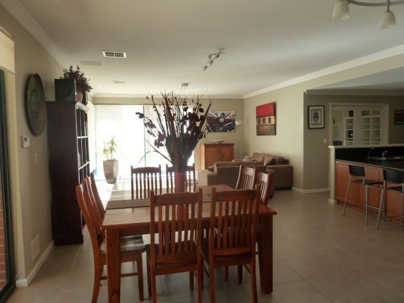 7 Elemi Bend, Atwell WA 6164