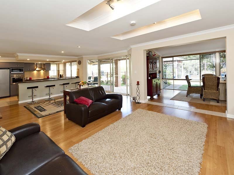 27 Rufford Lane, Canning Vale WA 6155