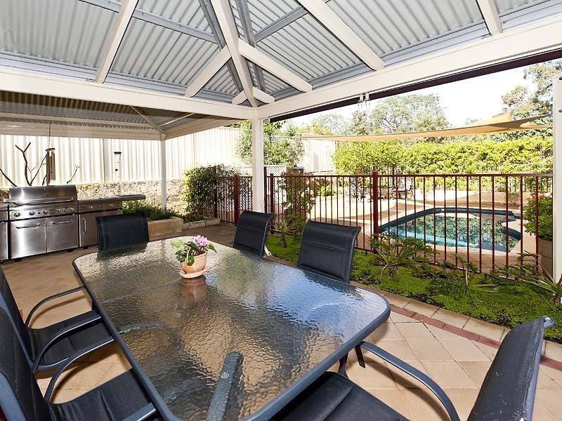 27 Rufford Lane, Canning Vale WA 6155