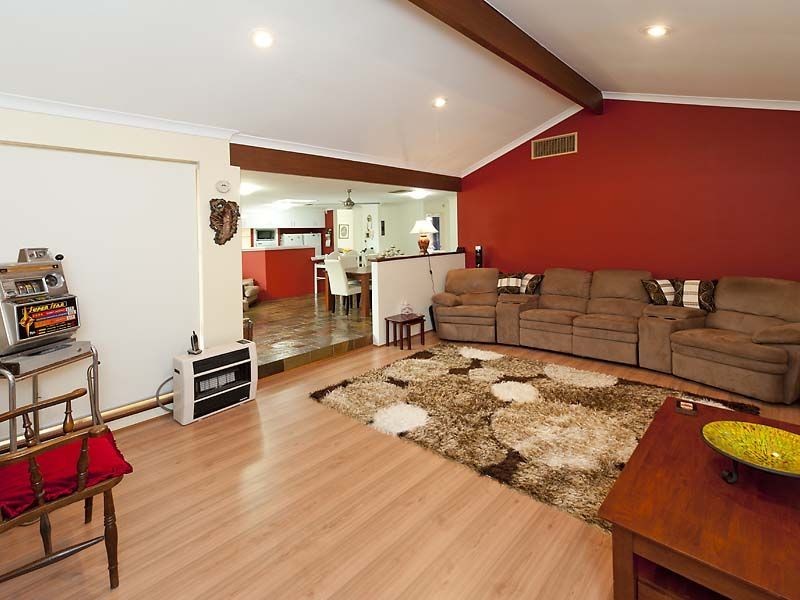 8 Melaleuca Court, Canning Vale WA 6155