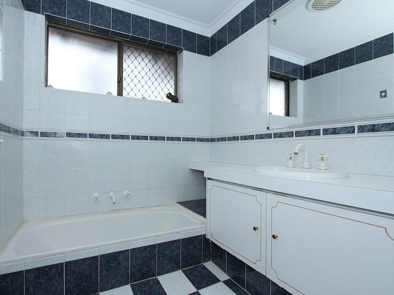 38 Sutherland Drive, Thornlie WA 6108