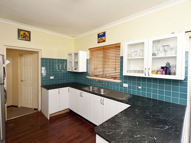 10 Melvin Avenue, Thornlie WA 6108