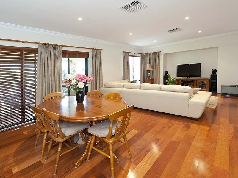 14 Rosette Place, Piara Waters WA 6112