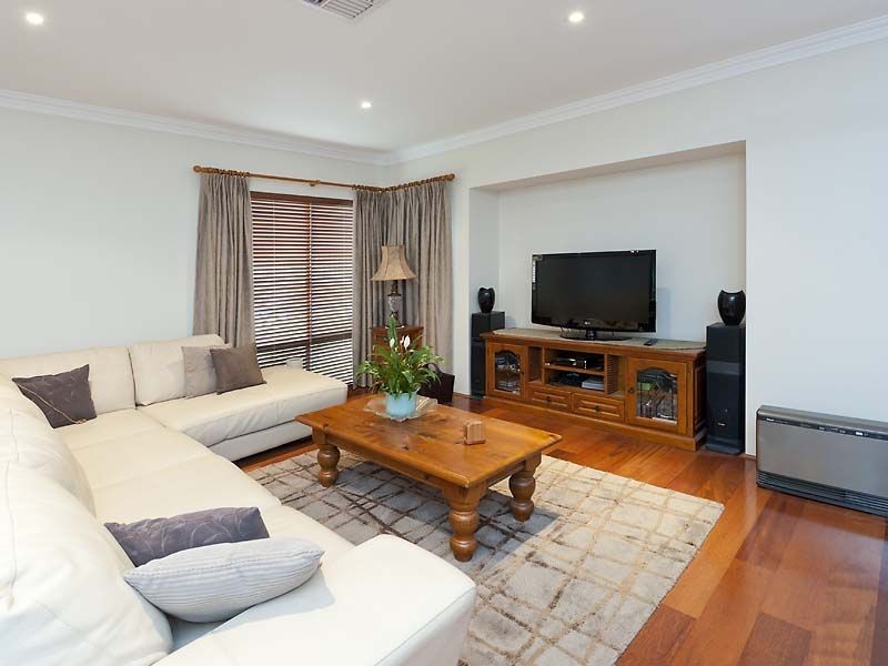 14 Rosette Place, Piara Waters WA 6112