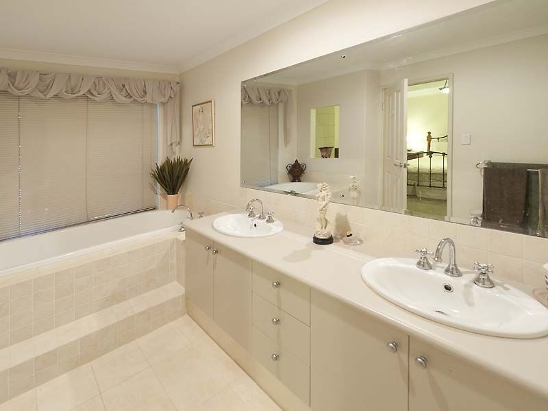 14 Rosette Place, Piara Waters WA 6112