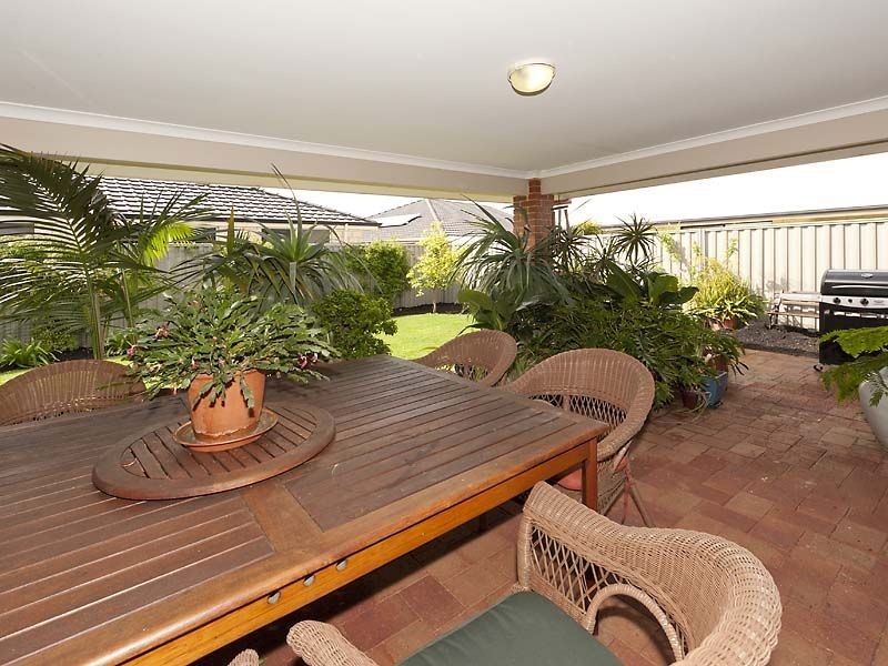 14 Rosette Place, Piara Waters WA 6112