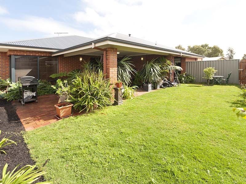 14 Rosette Place, Piara Waters WA 6112