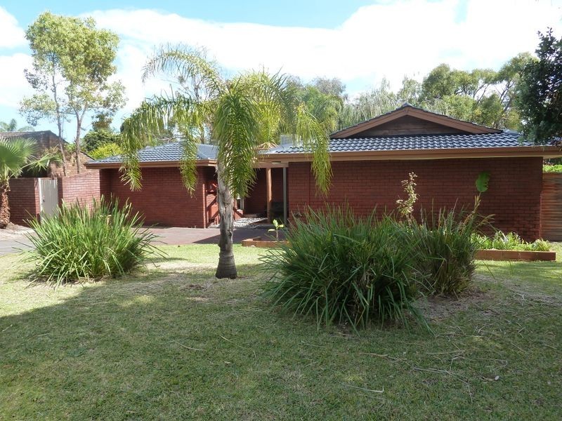 25 Grenadier Drive, Thornlie WA 6108