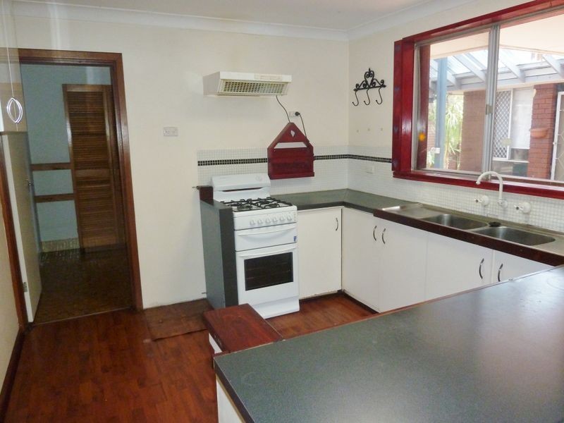 25 Grenadier Drive, Thornlie WA 6108