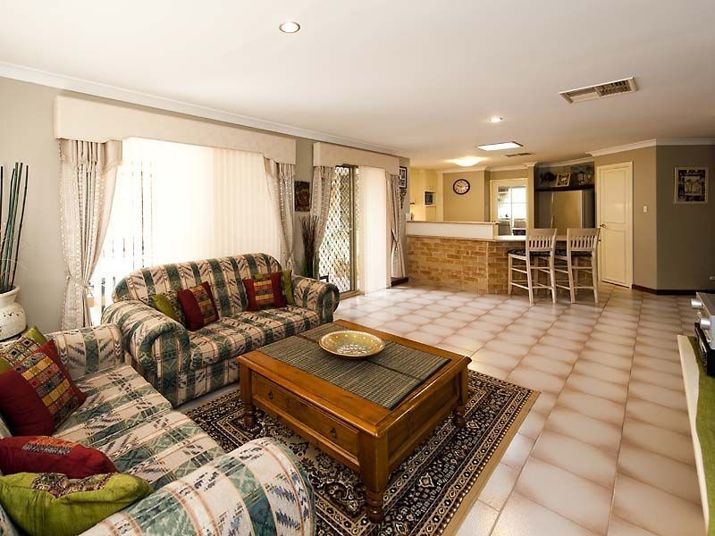 16 Argyle Court, Thornlie WA 6108