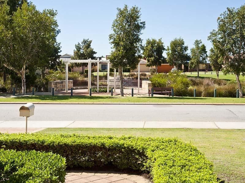 18 Rousham Street, Canning Vale WA 6155