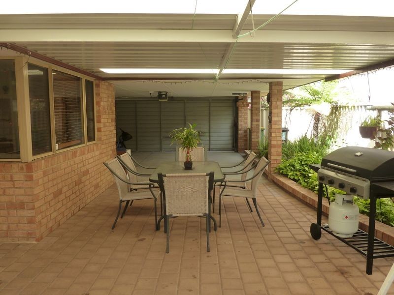 15 Kurrajong Drive, Thornlie WA 6108