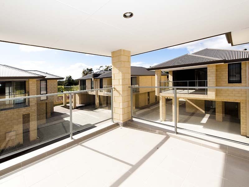 10/2 View Avenue, Langford WA 6147