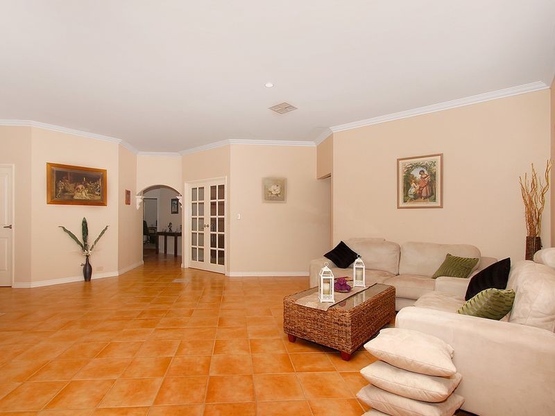 2 Jones Avenue, Southern River WA 6110