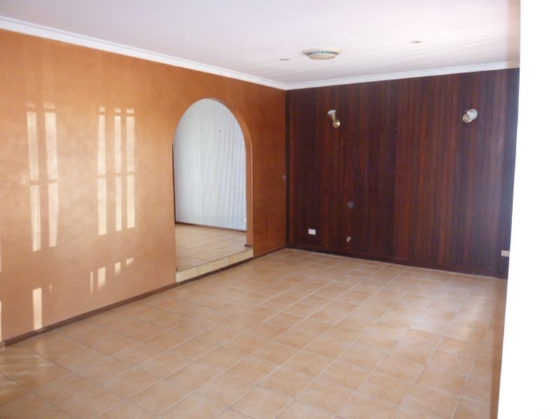 5 Grenadier Drive, Thornlie WA 6108